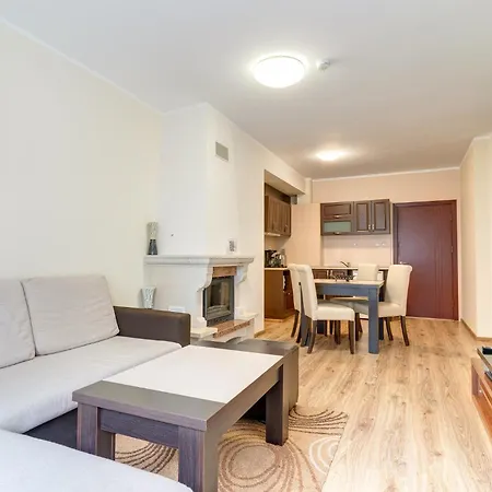 Complex Kamelia Pamporowo